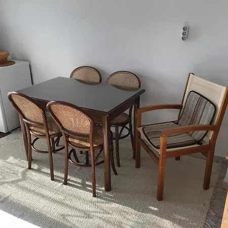 Hidden Gem Néoi Epivátai